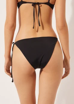 Figi wiązane dół od kostiumu Indonesia