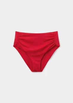 Figi z wysokim stanem modelujące dół od kostiumu Indonesia