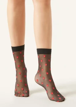 Skarpety w serduszka na całej powierzchni